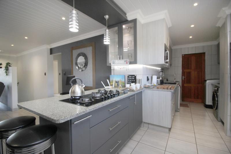 5 Bedroom Property for Sale in Reebok Western Cape